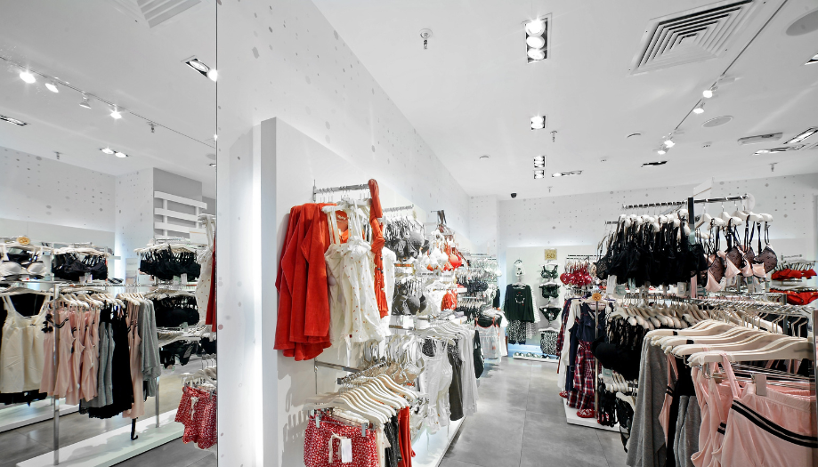 Brightly painted retail store in Canton, OH – commercial painting project by Frank Kaye Painting.